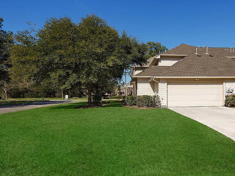 50 E Pipers Green St — Photo 27