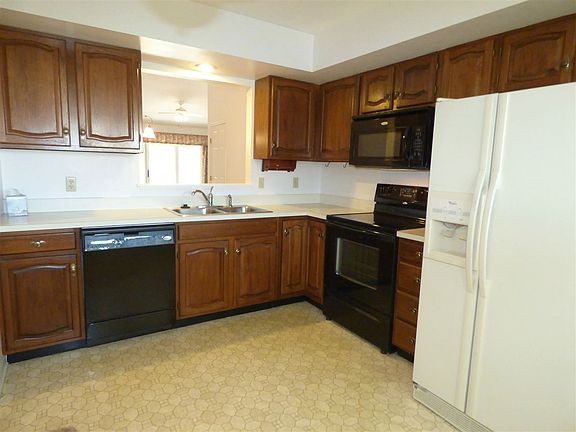 2nd image of 1954 Hampstead Ct