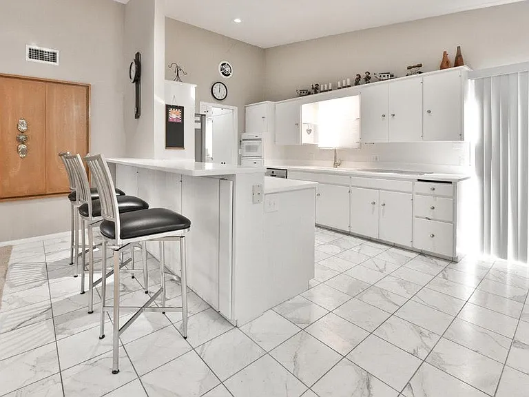 659 Dillon Dr — Photo 10