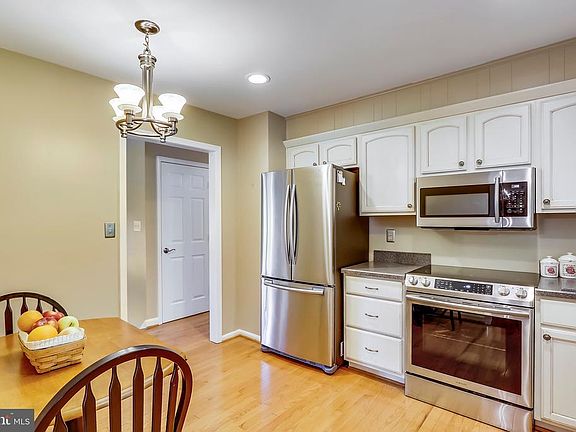 4th image of 3896 Maryland Manor Dr