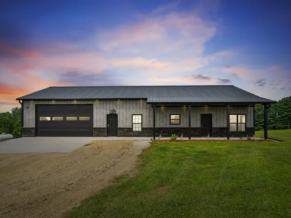 652 Two Rivers Ln, Harpers Ferry, IA 52146