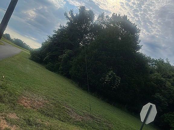 4th image of 614 Hickory Cv