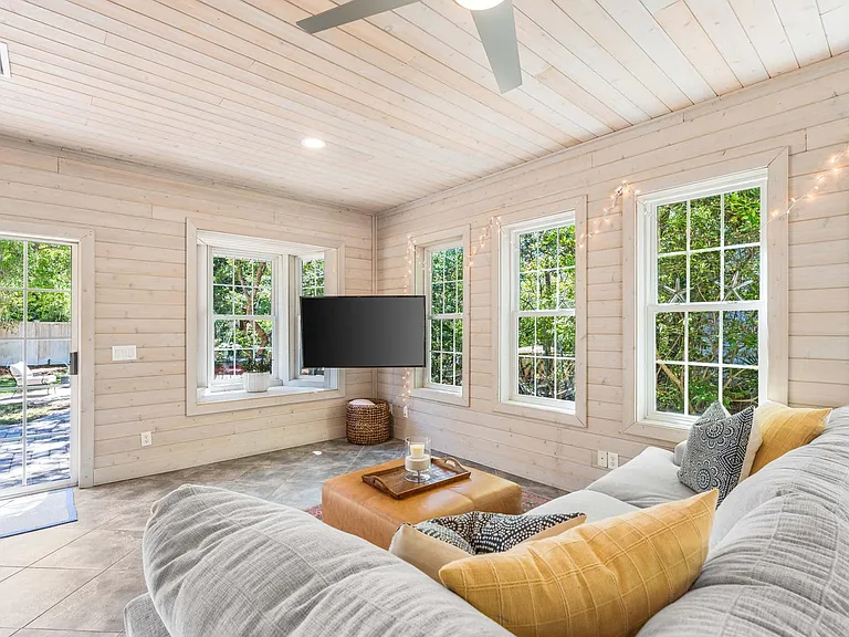 220 Seabreeze Cir — Photo 30
