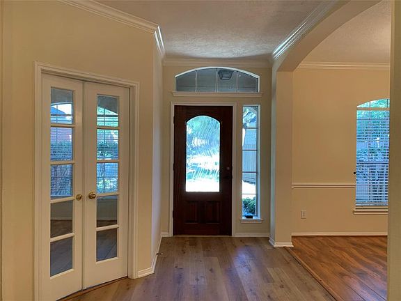 2nd image of 3019 Bluegrass Ct