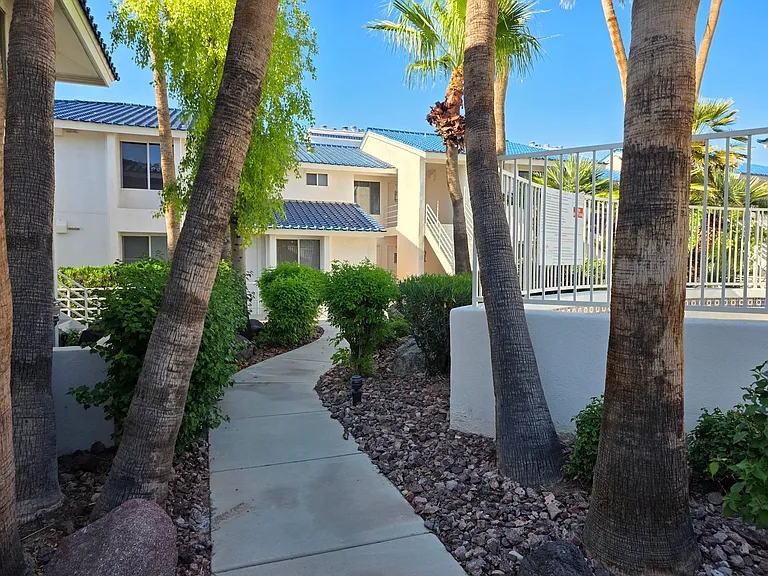1800 Clubhouse Dr #D-30 — Photo 25