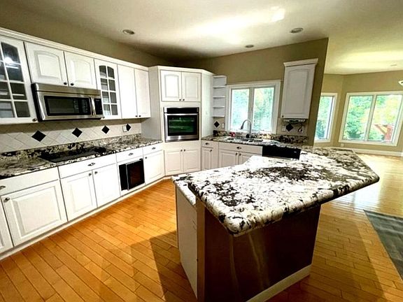 3rd image of 5036 Weaverridge Blvd