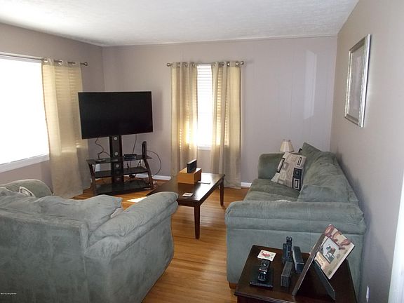 3rd image of 216 Rosebank Ct