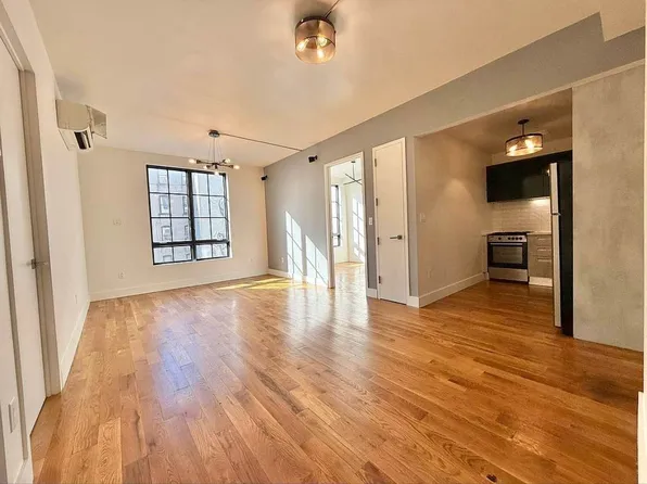 12 Ford Street image 4 of 24