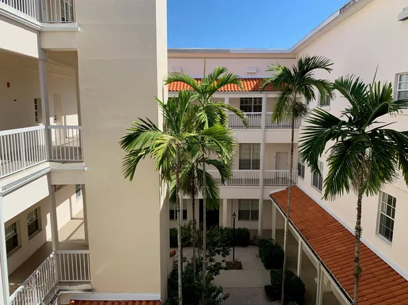 701 Mirror Lake Dr N, Saint Petersburg, FL