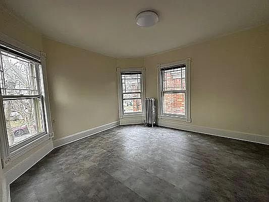 5th image of 129 Townsend Ave #128