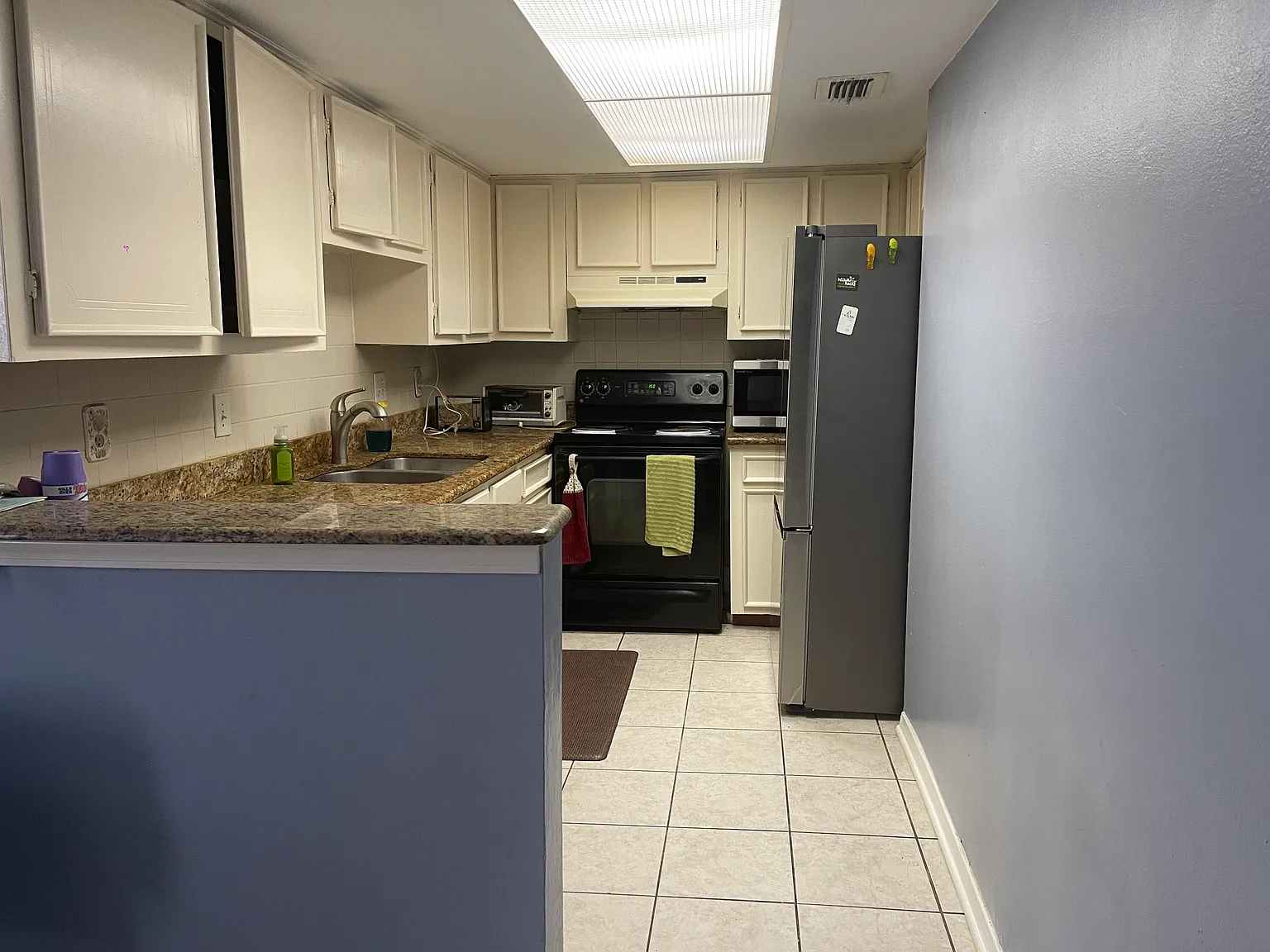 2 bed, 1.5 bath, 1196 sqft, $1,800 — Photo 3