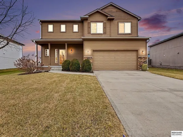 8702 S 68th St, Papillion, NE 68133