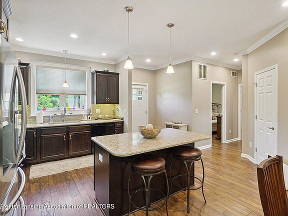 4th image of 15210 Mulligan Dr