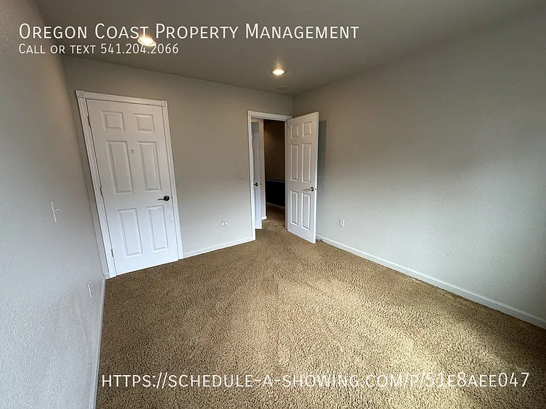 425 NW Siletz Ave — Photo 7