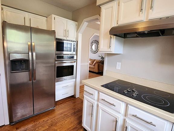 3rd image of 4222 Stone Creek Dr