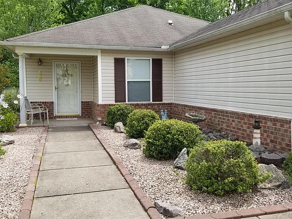 2nd image of 2771 Sutherland Dr