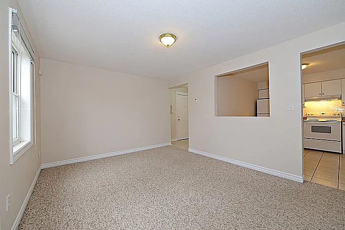 385 Bell St S — Photo 9