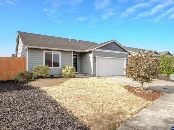 162 E Joy St, Lebanon, OR 97355