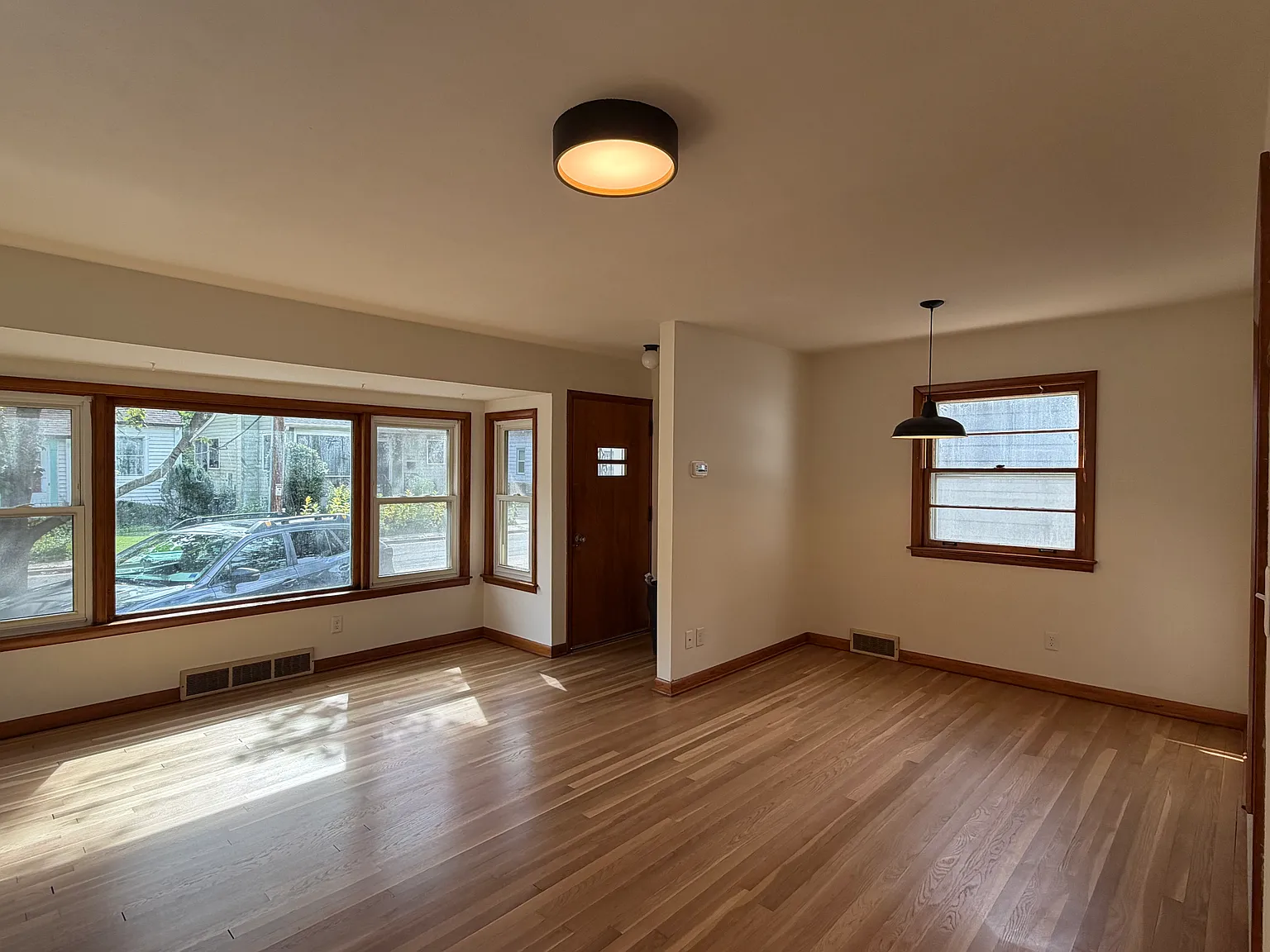 2 bed, 822 sqft, $2,300 — Photo 4