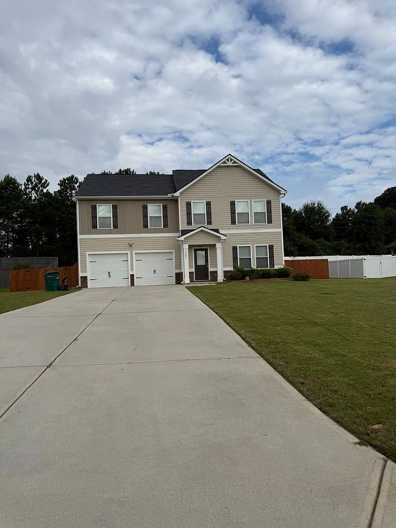 4 Bed 2.5 Bath Home — Photo 1