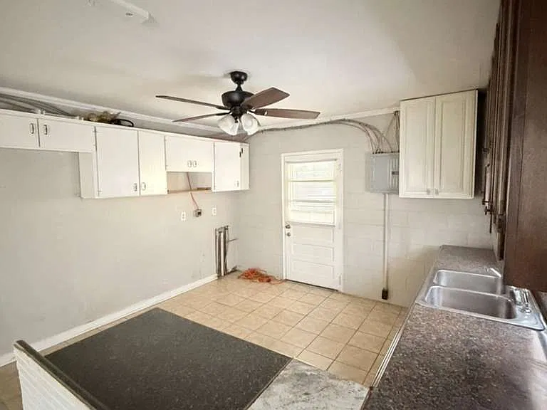 8250 Panther Lake Rd — Photo 3