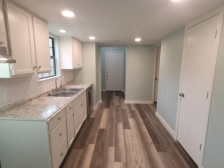 2740 Kavasar Dr — Photo 10