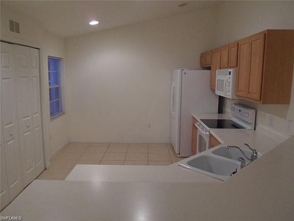 5th image of 9624 Hemingway Ln APT 4004