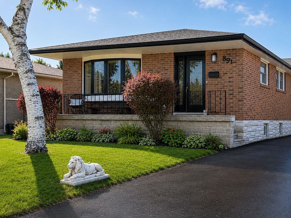 1st image of 891 Curtis Cres