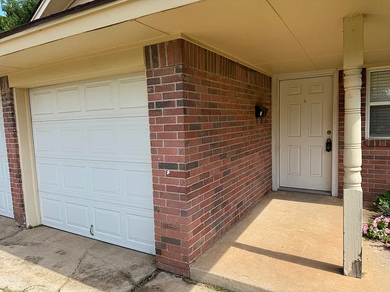 2017 Elmhurst Dr — Photo 2