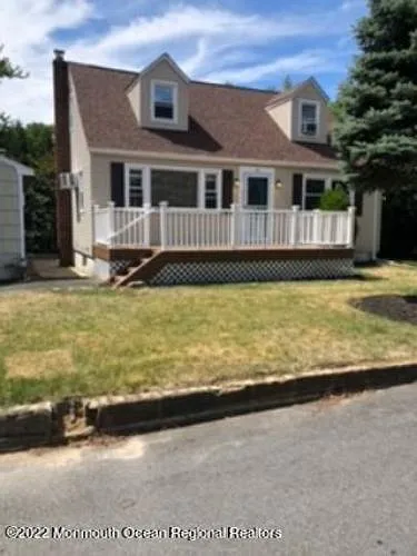 35 Simpson Ave photo 1