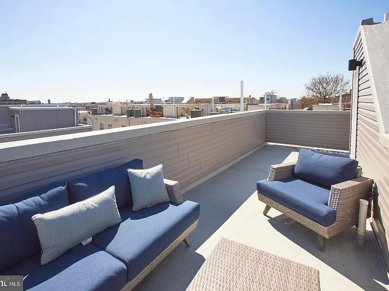 1320 S Bancroft St — Photo 17