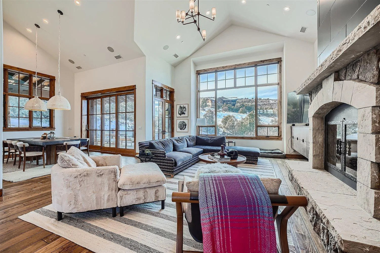 5 bed, 5183 sqft, $15,000 — Photo 2