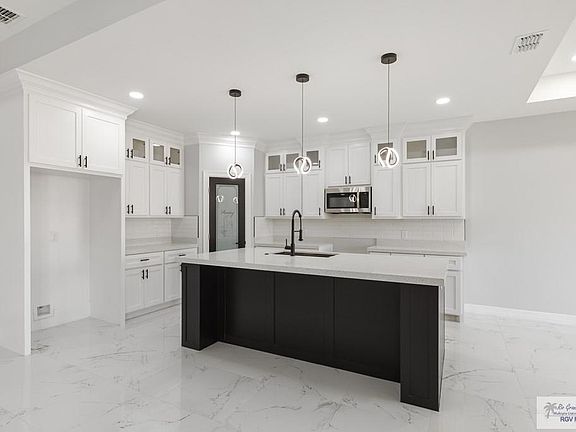 4th image of 6861 Woodlands Ave