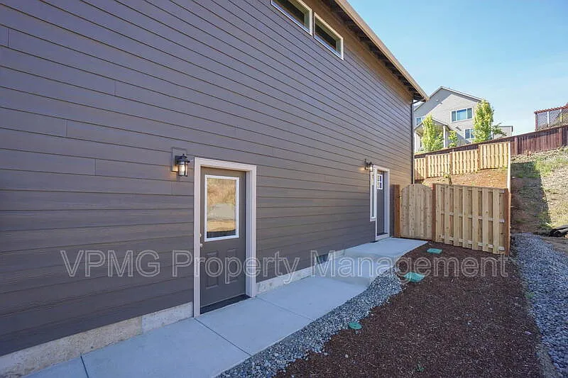 2 bed, 1.0 bath, 830 sqft, $1,995 — Photo 3