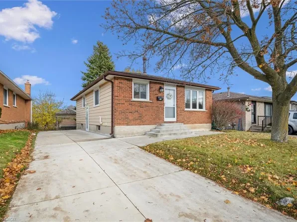 217 Johanna Dr, Cambridge, ON N1S 4C5