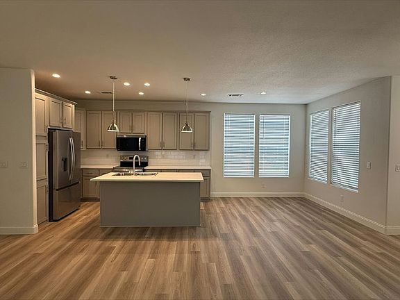 5th image of 1082 Nelson Pl #213