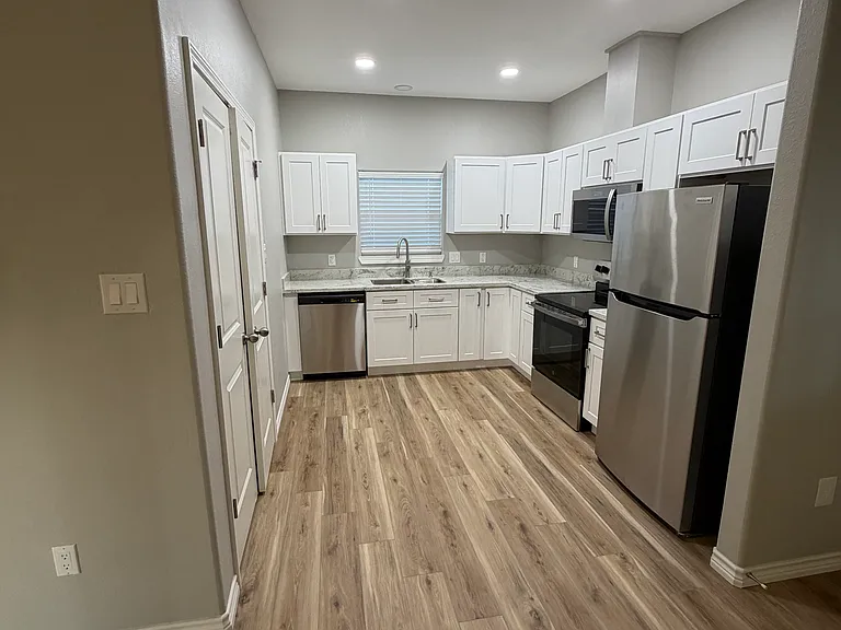 2308 Pickard Ave — Photo 3