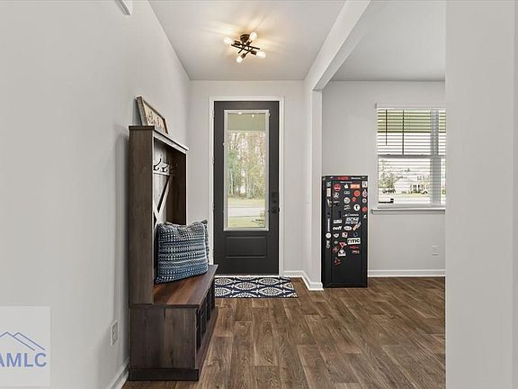 4th image of 27 Wedge Cir
