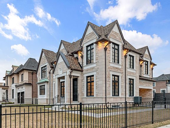 2nd image of 29 Ballyconnor Ct