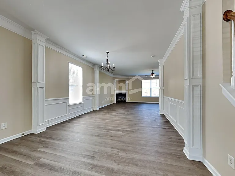 533 Wrayhill Dr — Photo 5