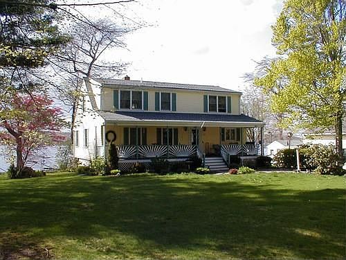 1st image of 10 Edgewater Dr