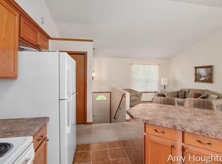 919 E Oak St, Greenville, MI 48838