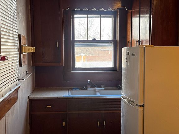 4th image of 709 E Poplar St W #B