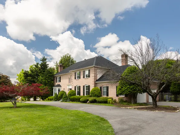 8809 Saunders Ln, Bethesda, MD 20817