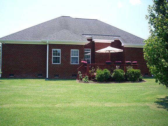4th image of 202 Gordon Dr