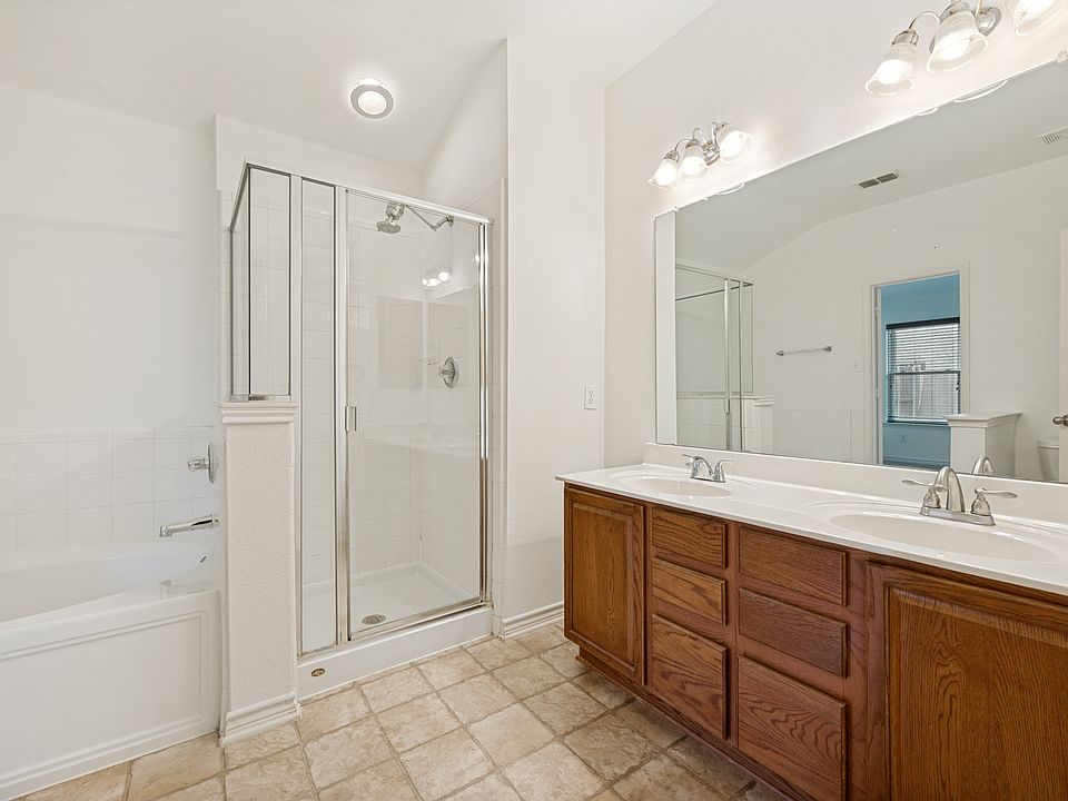 1st image of 2683 Lake Ridge Dr