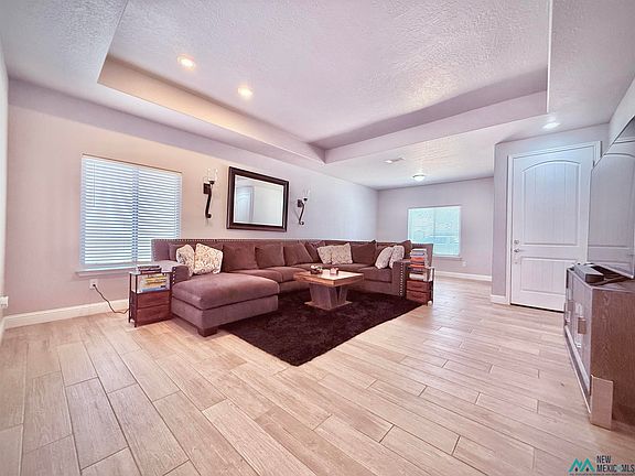 2nd image of 1825 N Orchid Dr