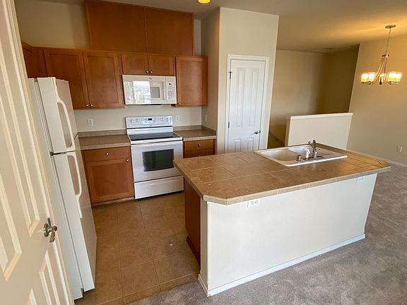 4th image of 2030 Garry Oaks Ave Unit C