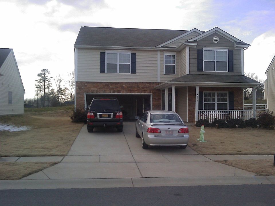 2nd image of 957 Silverberry St