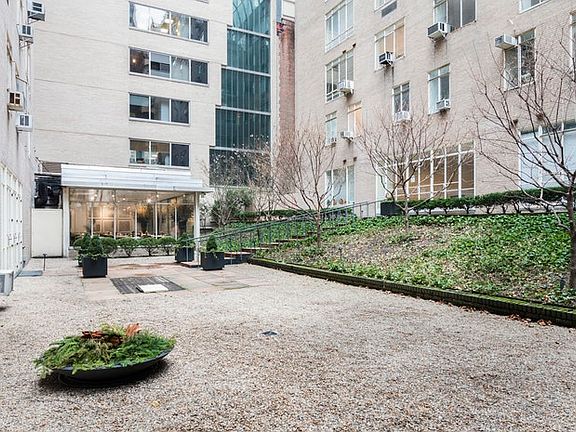 5th image of 24 W 55th St APT 4B